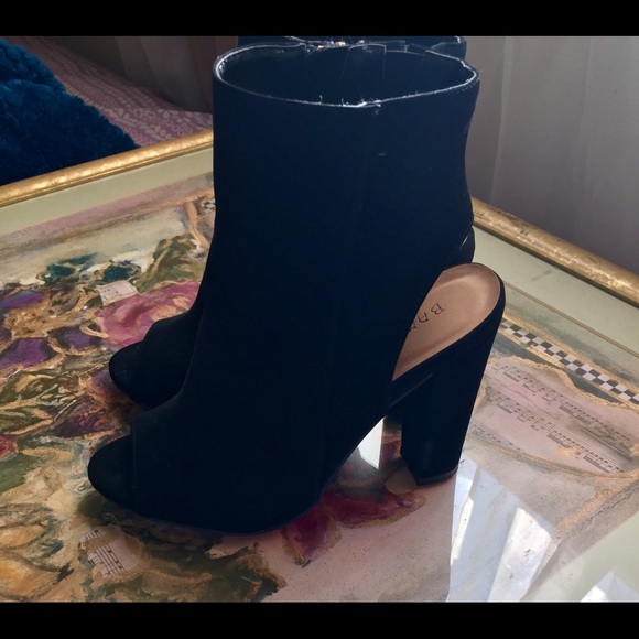 Booties with heel cutout - Picture 3 of 3